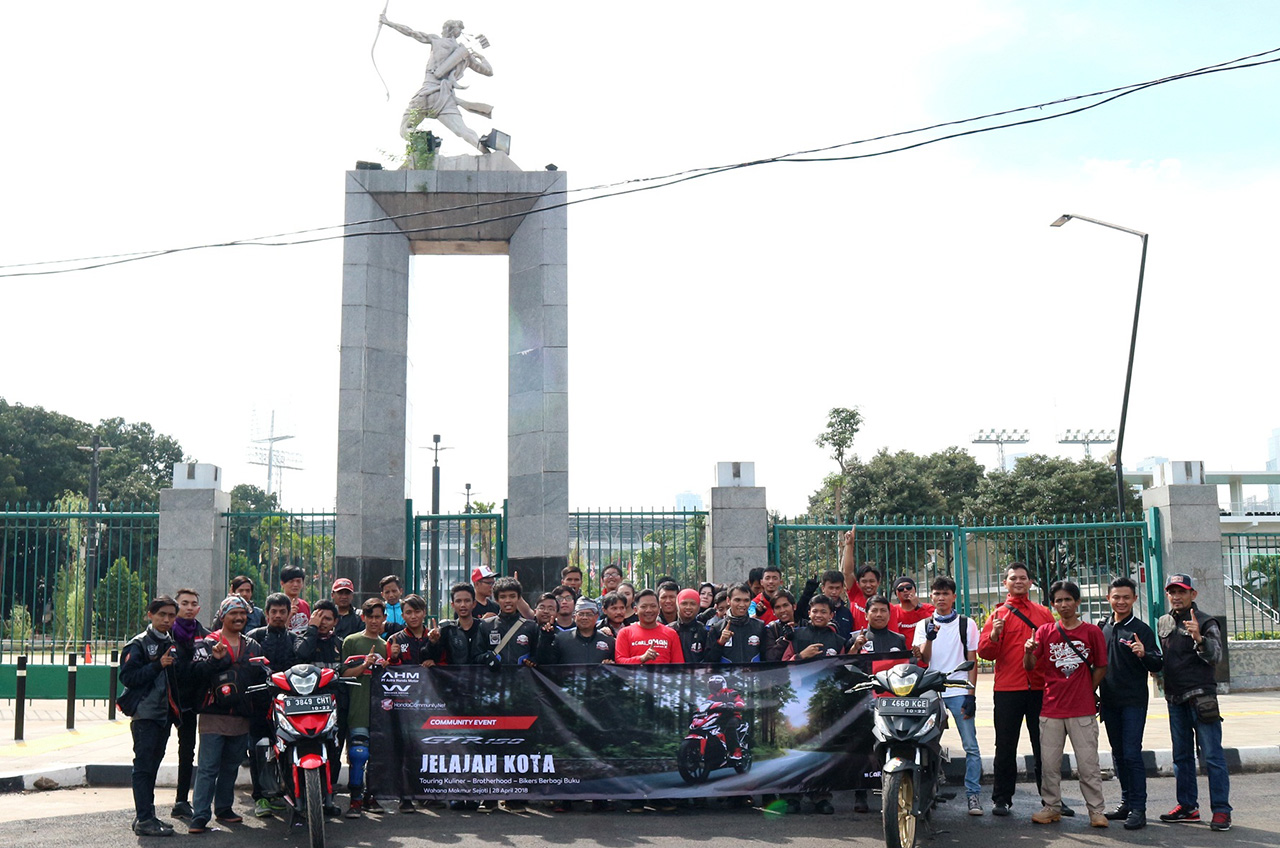 Asosiasi Honda Jakarta Turing Sambil Beramal