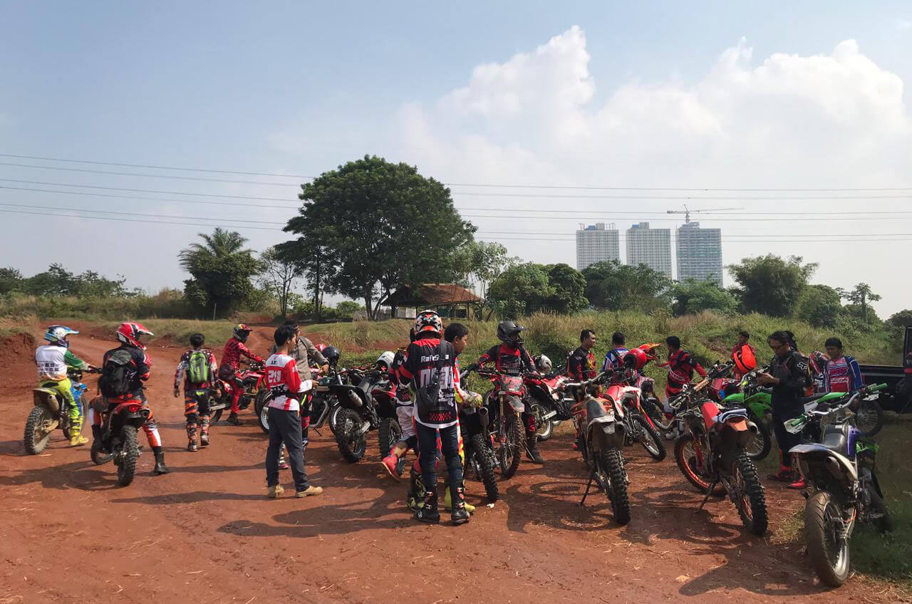 Wahana ‘Main Tanah’ Dengan Komunitas Honda CRF