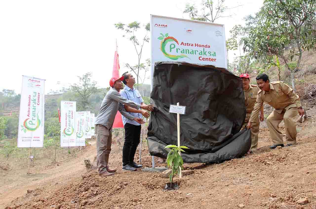 Resmikan Astra Honda Pranaraksa Center, AHM Tanam 1.000 Pohon Buah Langka
