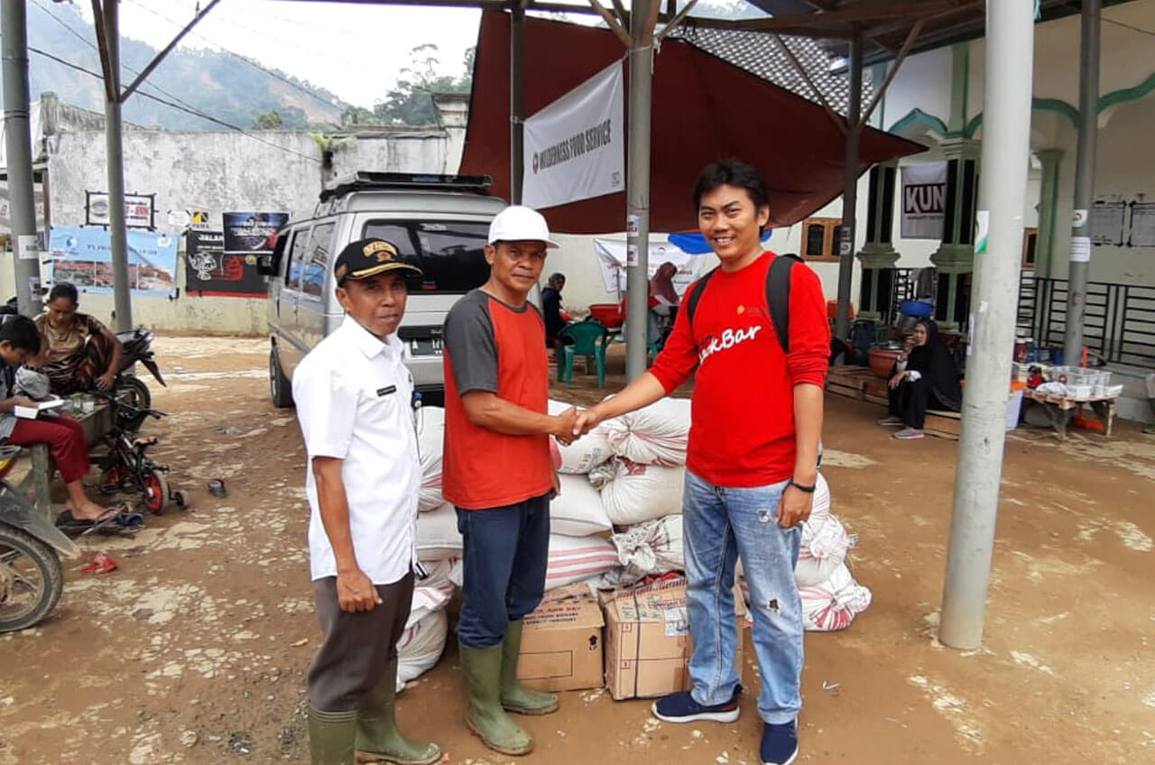 Dealer Honda Jakarta Barat ‘Patungan’ Donasi Lebak
