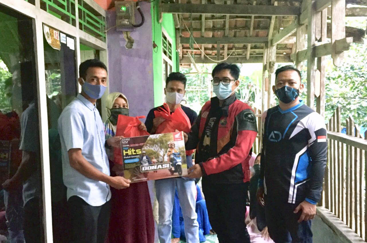 Komunitas Honda BeAT Jakarta Salurkan Bantuan Sembako