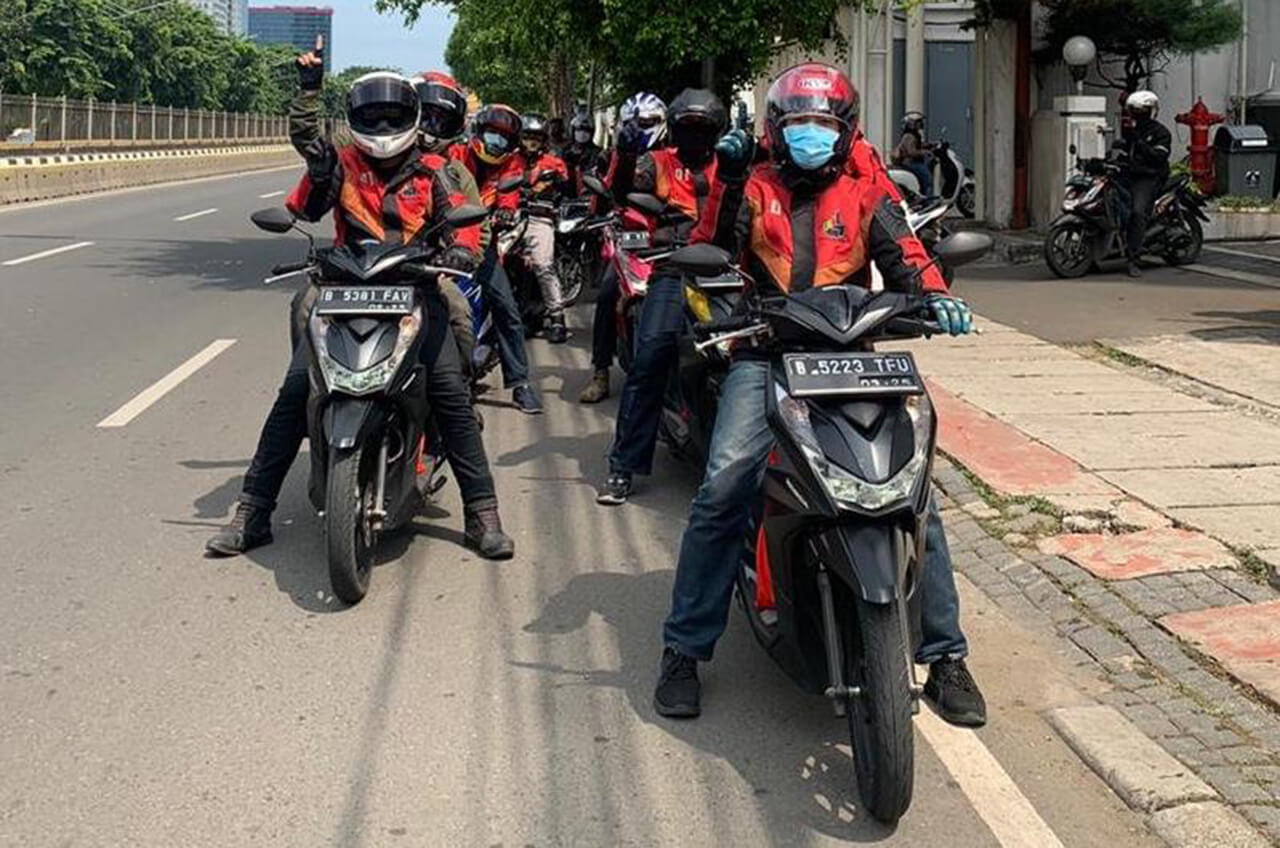 Komunitas Honda BeAT Jakarta Salurkan Bantuan Sembako