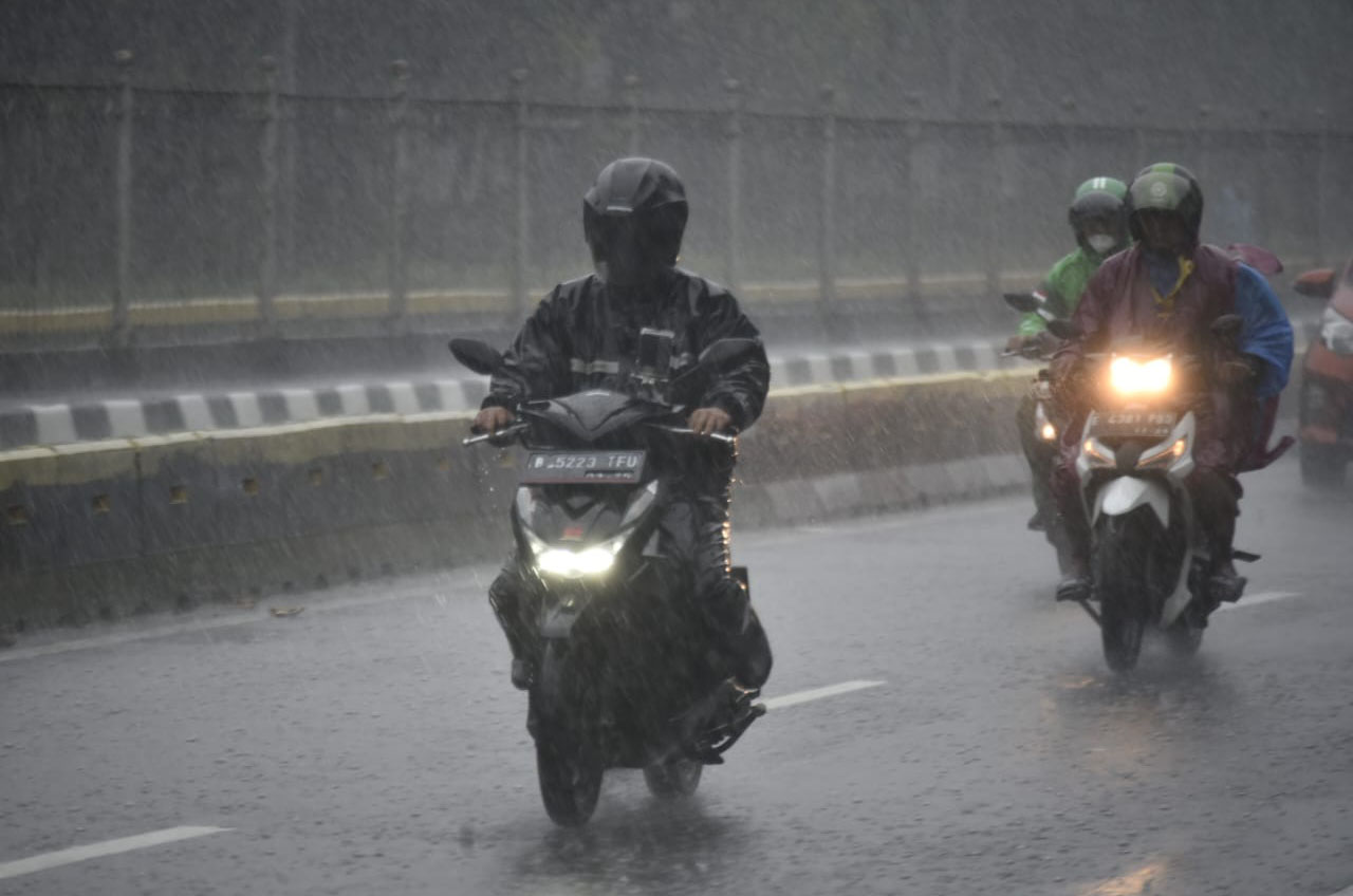 Jangan Bosan, Ini Tips Dan Trik Berkendara Saat Hujan Ala Honda