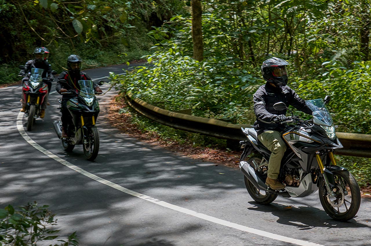 Touring Dengan Nyaman Dan Menyenangkan Bersama Honda CB150X 