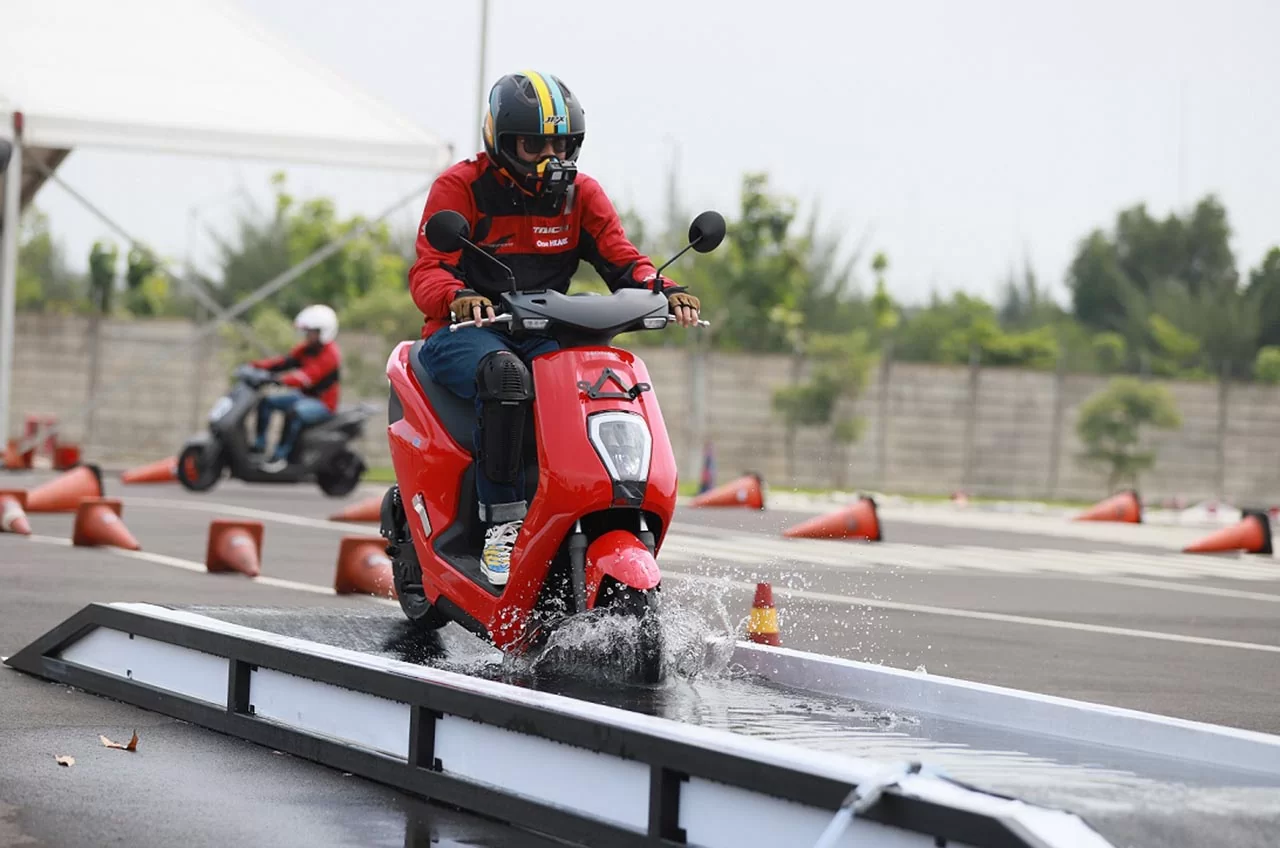 AHM Umumkan Harga Honda EM1 E: Dan EM1 E: PLUS