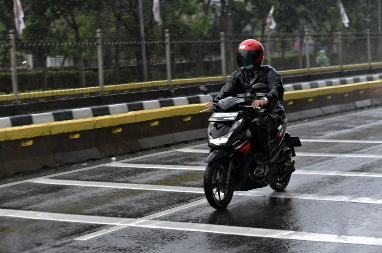 Musim Hujan Datang, Cari Aman Dengan Pilihan Jas Hujan Yang Tepat Dan Sesuai Kebutuhan!