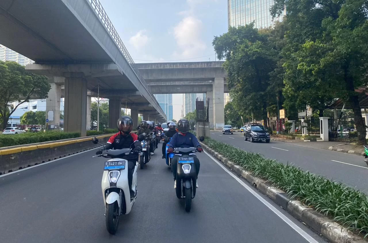 Komunitas Motor Honda Rolling City Sambil Berdonasi