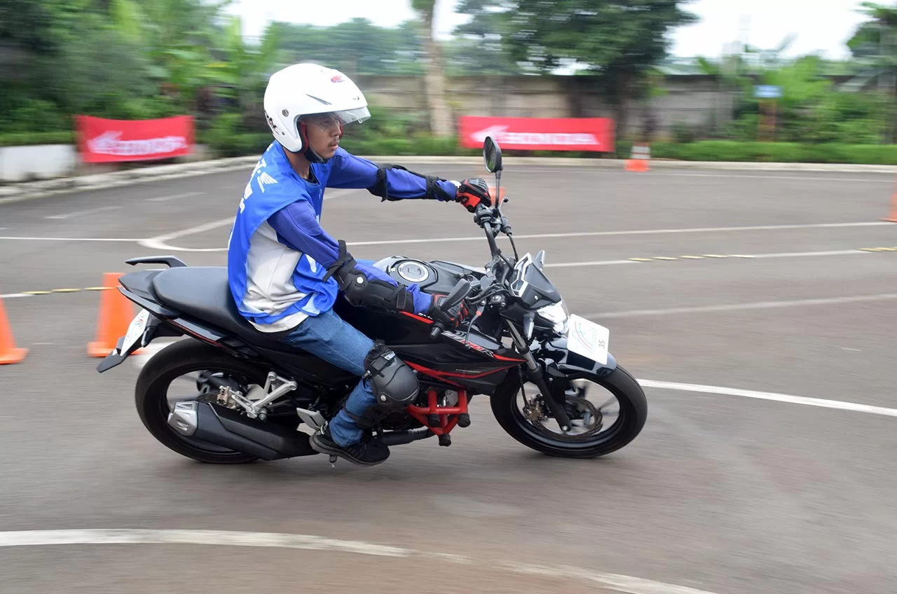 Hampir 100 Peserta Ikut Kompetisi Safety Riding Motor Honda Regional Jakarta-Tangerang