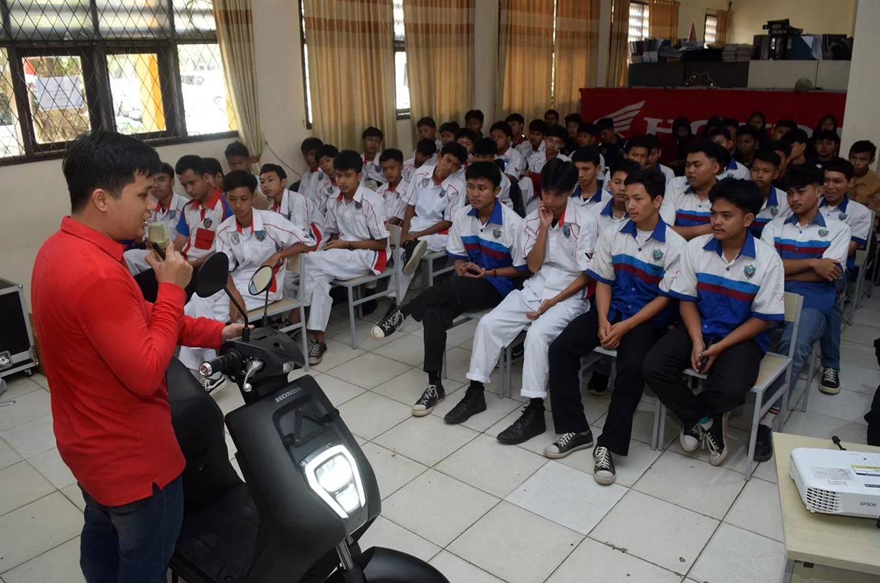 AHM Dan Wahana Makmur Sejati Edukasi Motor Listrik Ratusan Pelajar SMK Di Jakarta-Tangerang