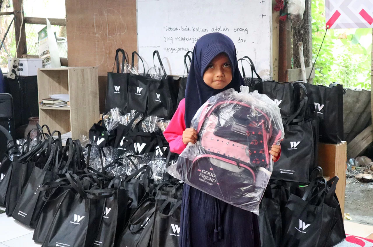 Tumbuhkan Minat Baca Pelajar, Wahanaartha Ritelindo Salurkan 500 Buku
