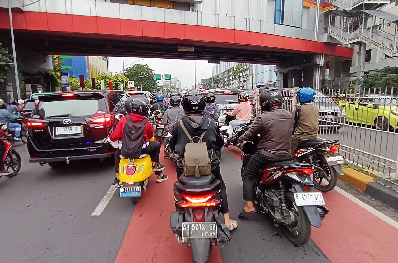 Berkendara Saat Puasa? Ingat 7 Hal Ini Supaya Tetap #Cari_aman Di Jalan!