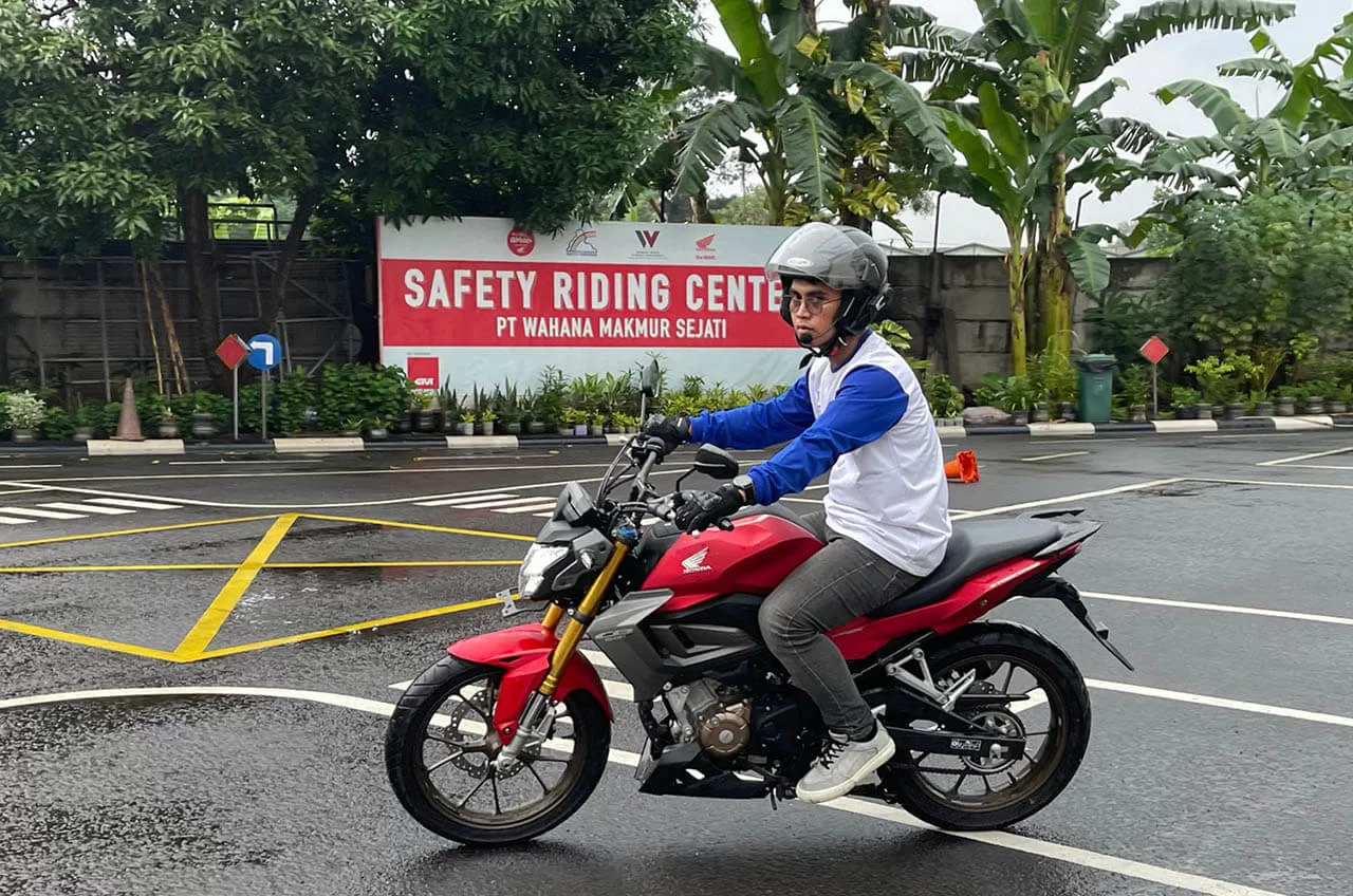 Wahana Tingkatkan Peran Komunitas Lewat Community Safety Riding Advisor #Cari_aman