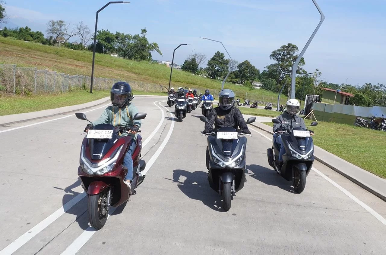 New Honda PCX160 Media Exploration, Konektivitas Tanpa Batas Dengan Honda RoadScync