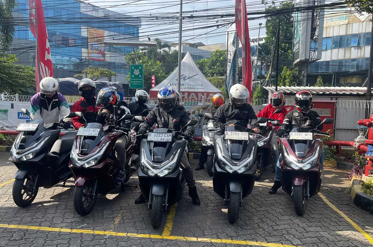Bapak-Bapak Riding Di Akhir Pekan, Seru Jajal Fitur Canggih New Honda PCX 160 RoadSync
