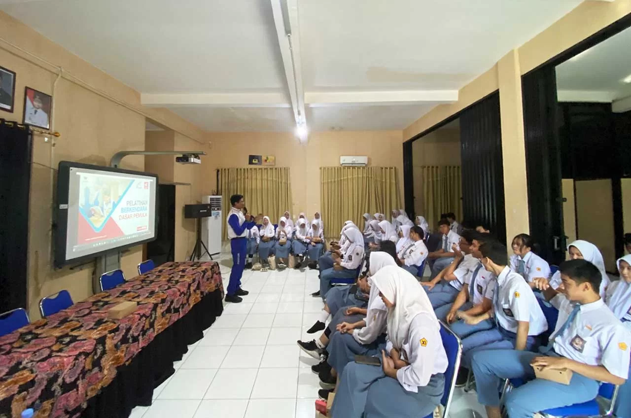 Pentingnya #Cari_Aman Di Jalan, PT Wahana Makmur Sejati Edukasi Keselamatan Berkendara Untuk Pelajar