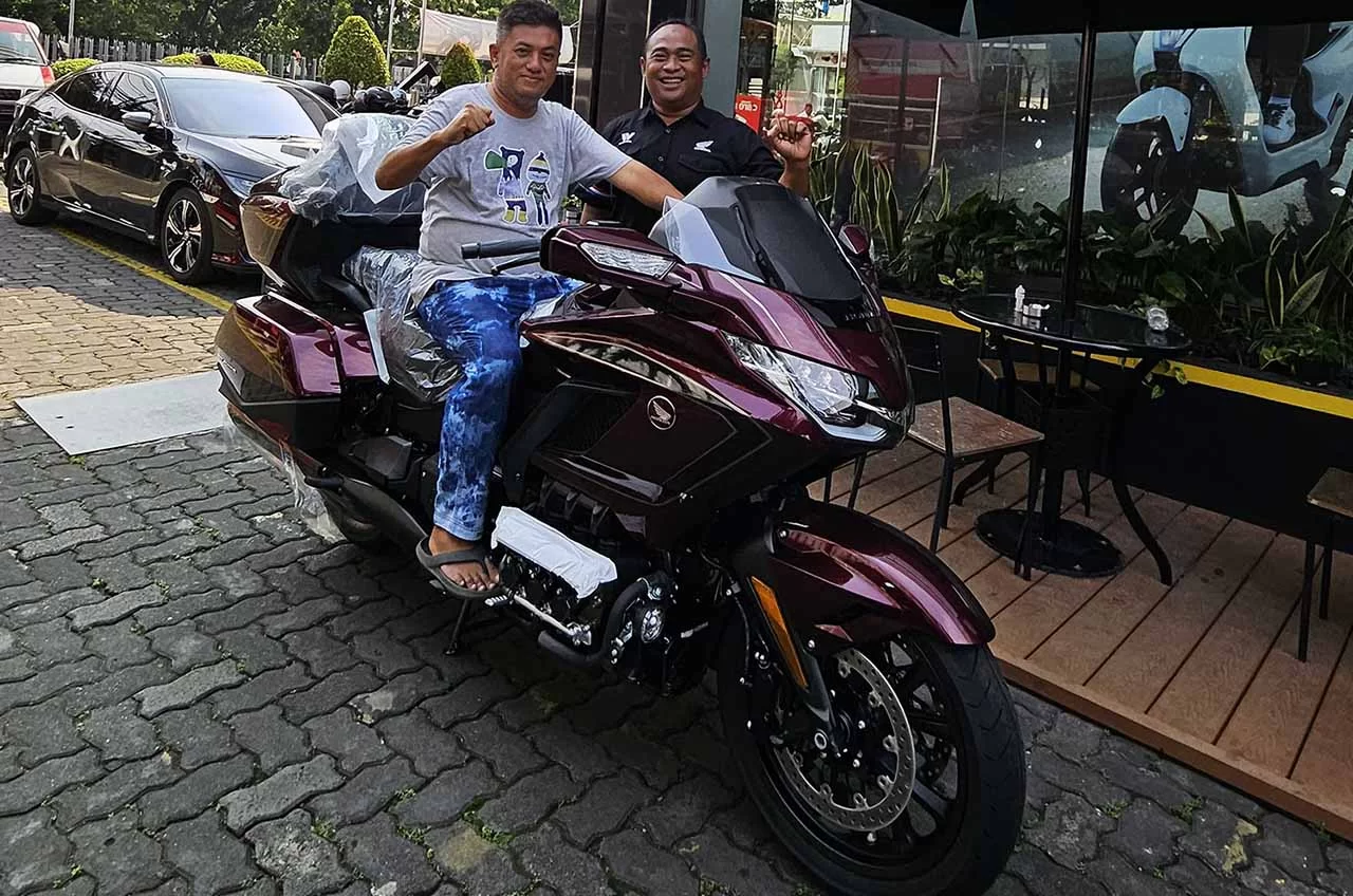 Sah Honda Gold Wing Edisi 50th Diserahkan Ke Konsumen Premium Honda Big Wing PT Wahana Makmur Sejati