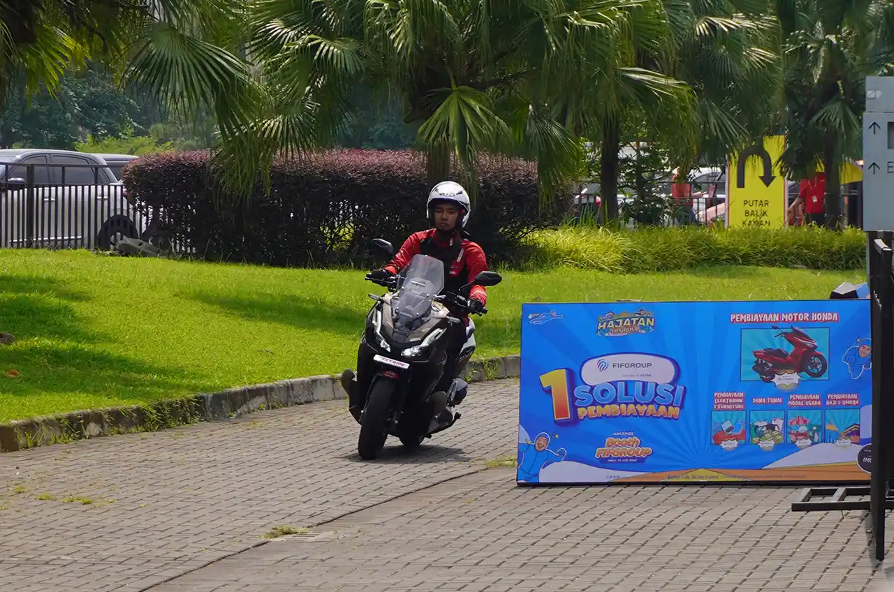 Honda ADV160 RoadSync Bikin Kagum Di IMOS 2025, Penjualan & Test Ride Catat Hasil Positif