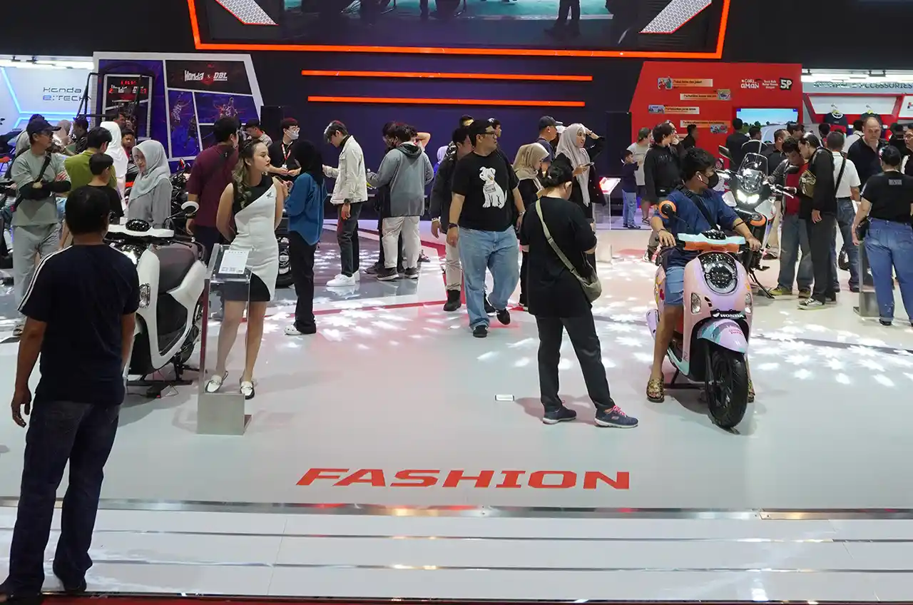 Honda ADV160 RoadSync Bikin Kagum Di IMOS 2025, Penjualan & Test Ride Catat Hasil Positif