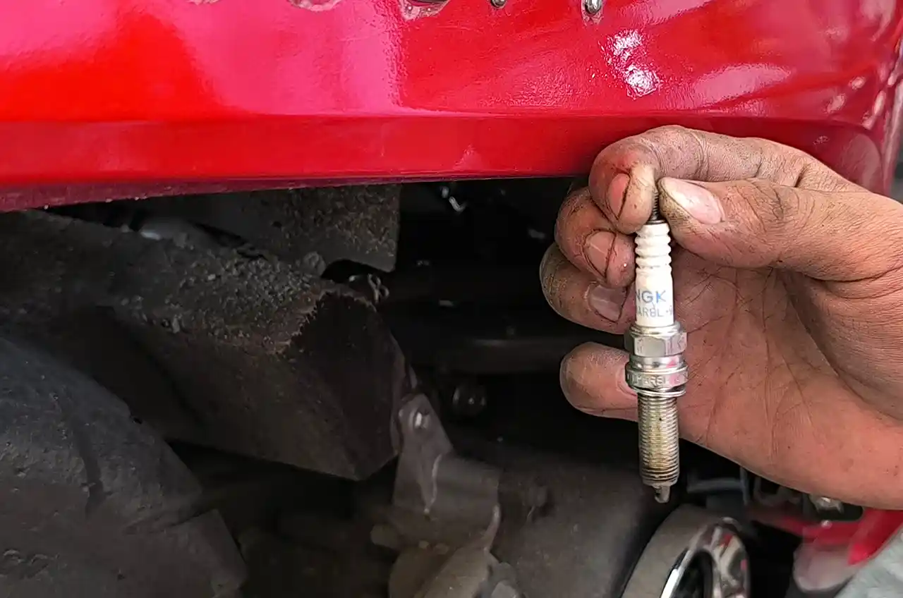 Buat Pengendara Kenali 6 Tanda Busi Motor Mulai Lemah, Begini Cara Mendeteksi Dan Solusinya