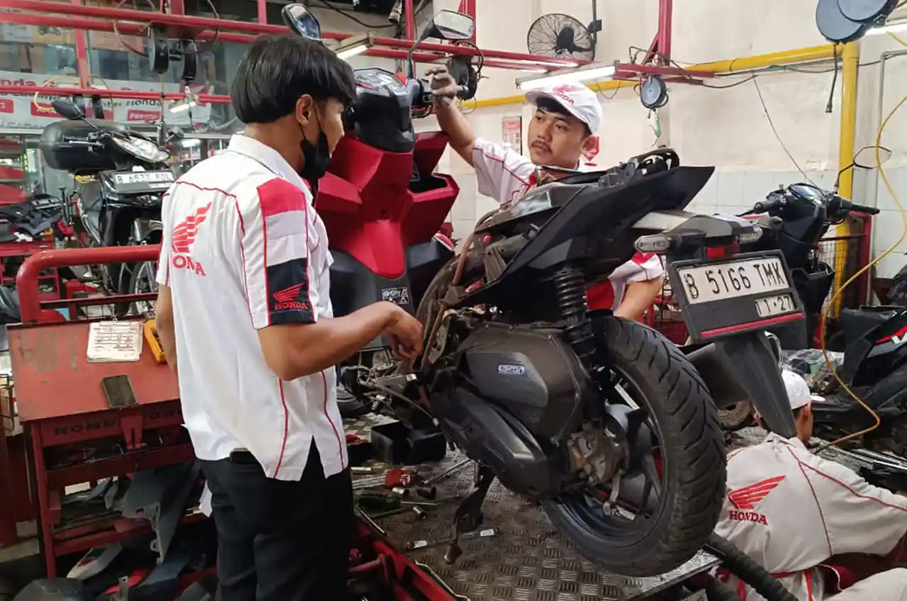 Promo Special Januari Ceria, AHASS Beri Diskon Jasa Servis 15% Paket Lengkap & Ganti Oli