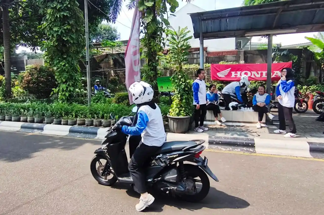 Mobilitas Tinggi, Risiko Nyata: Saatnya Perempuan Prioritaskan Safety Riding #Cari_Aman