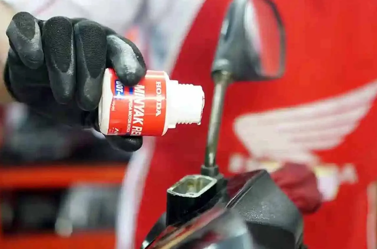 Jangan Tunggu Rem Blong, Ini Pentingnya Rutin Ganti Minyak Rem Motor
