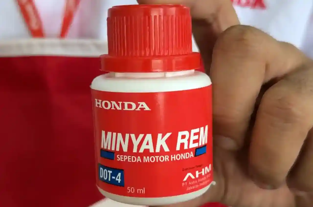 Jangan Tunggu Rem Blong, Ini Pentingnya Rutin Ganti Minyak Rem Motor