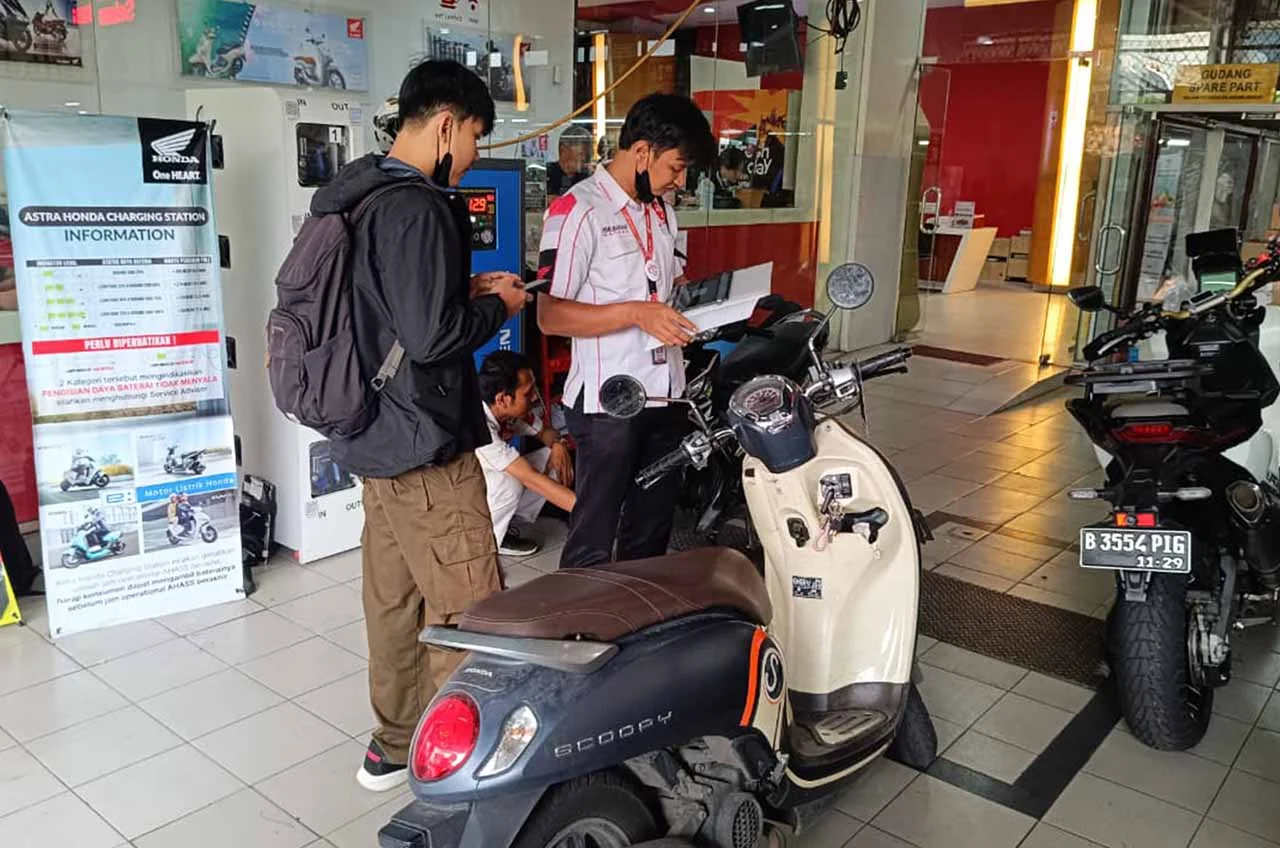 MEIRIAH Hadir Di AHASS Jakarta - Tangerang, Servis Motor Matic Honda Kini Makin Menguntungkan
