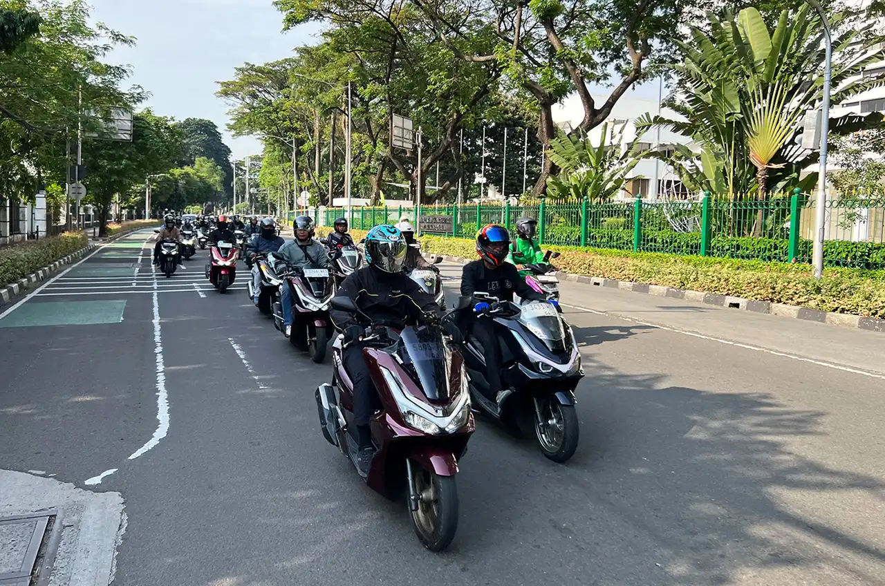 Ngaspal Sama Bapak (NGASAB), Nikmati Jakarta Sambil Kenal Fitur Dan Warna Baru Honda PCX160