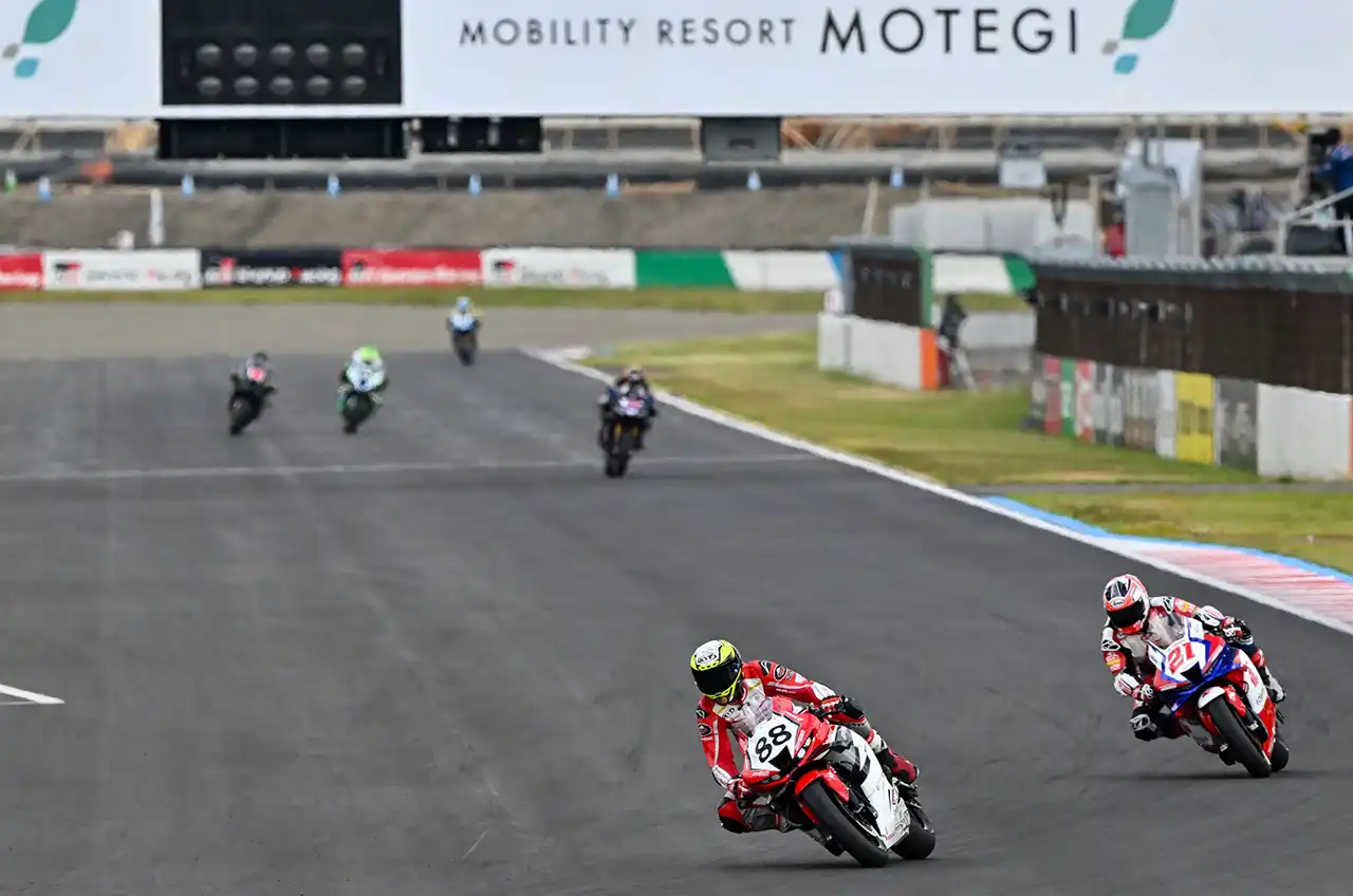 Melesat Di Race 1 Montegi, Irfan Dan Hejun Bawa Astra Honda Ke Podium